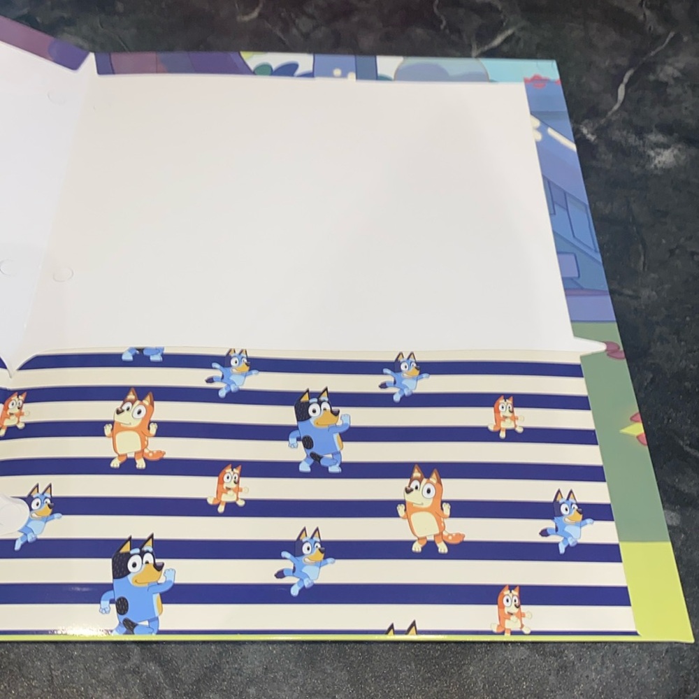 Bluey Folder - Picture 2 of 3